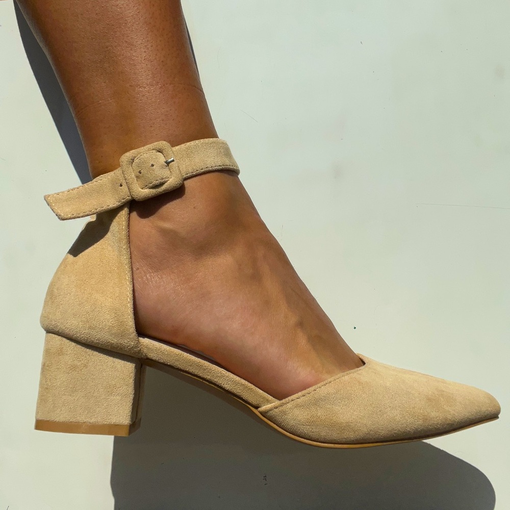 NWOT Low Block Heel Chinky Closed Toe Ankle Strap Pumps size 8